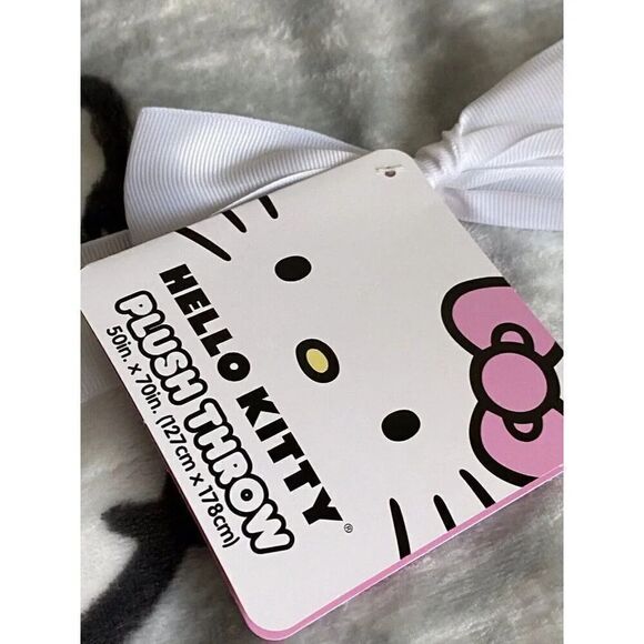 HELLO KITTY Blanket Throw 50"x70" Super Soft Plush Gray Pink White NEW - Picture 5 of 15